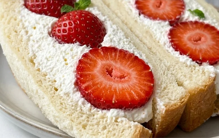 4-ingredient Strawberry Sando
